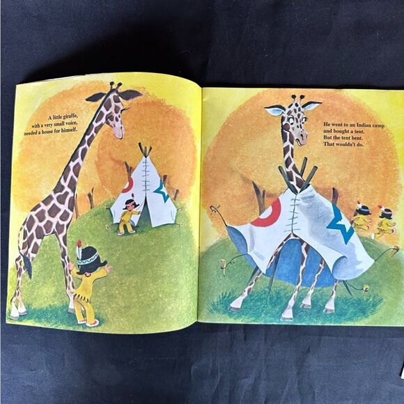 Vintage 1968 Read-along Home for a Giraffe 45 vinyl Record and Book Set - Picture 6 of 10